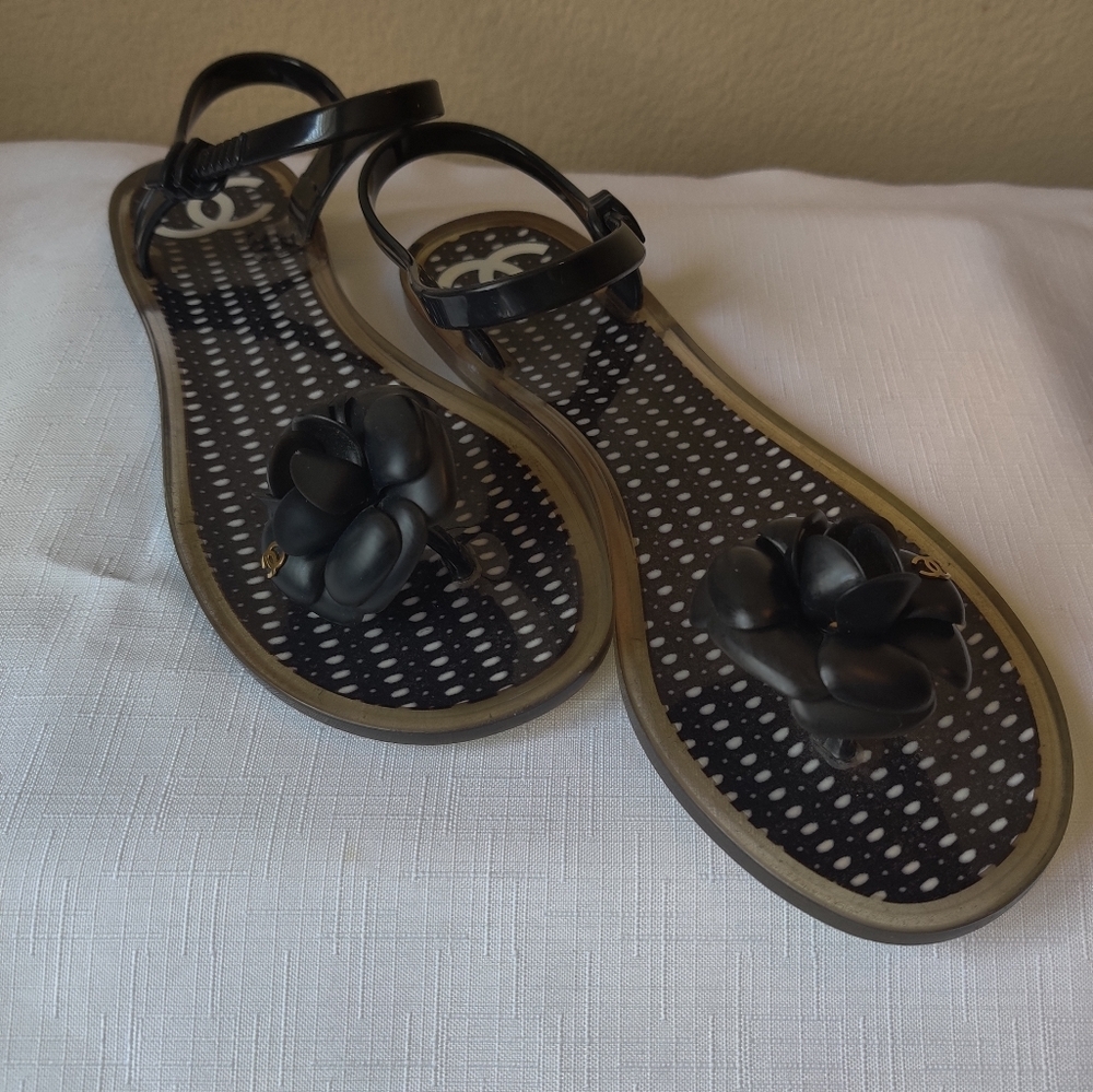 🔥🔥🔥CHANEL Camellia Black Jelly Sandals - Picture 2 of 5
